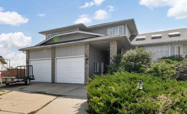 915 7 Street Se, Home with 4 bedrooms, 3 bathrooms and 2 parking in Redcliff AB | Image 1
