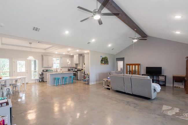202 Horse Shoe Trl, House other with 3 bedrooms, 2 bathrooms and 2 parking in Angleton TX | Image 5