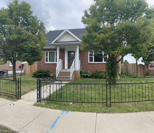 {{alt}} | Card Image