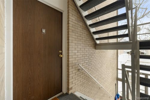 apt-d6-4909 Crooks Rd, Royal Oak, MI, 48073-1246 | Card Image