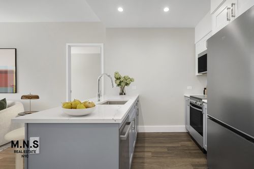 2-p-4568 Broadway, New York, NY, 10040-0464 | Card Image