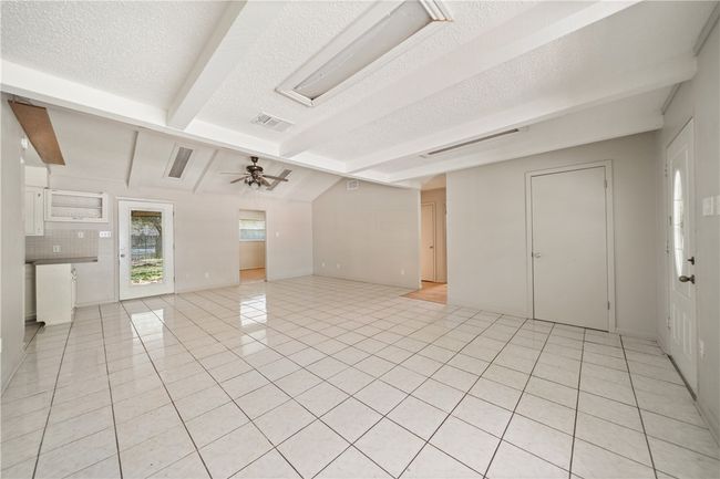 407 E 10 Th St, House other with 3 bedrooms, 2 bathrooms and null parking in Bishop TX | Image 4