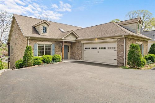 2756 Mcvitty Rd, Roanoke, VA, 24018-3516 | Card Image