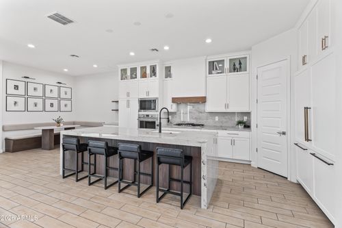 21324 N 60th Pl, Phoenix, AZ, 85054-5822 | Card Image