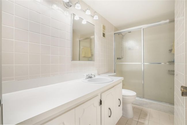 APT-1008 - 3113 S Ocean Dr, Condo with 2 bedrooms, 2 bathrooms and null parking in Hallandale Beach FL | Image 8