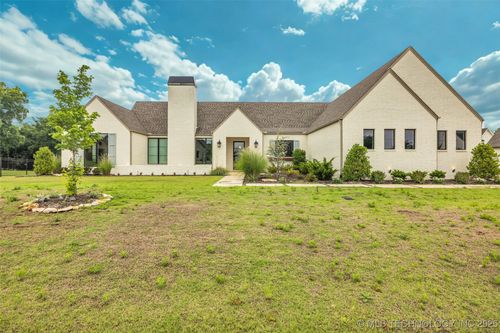 6364 N Bluesage Dr, Owasso, OK, 74055-8352 | Card Image