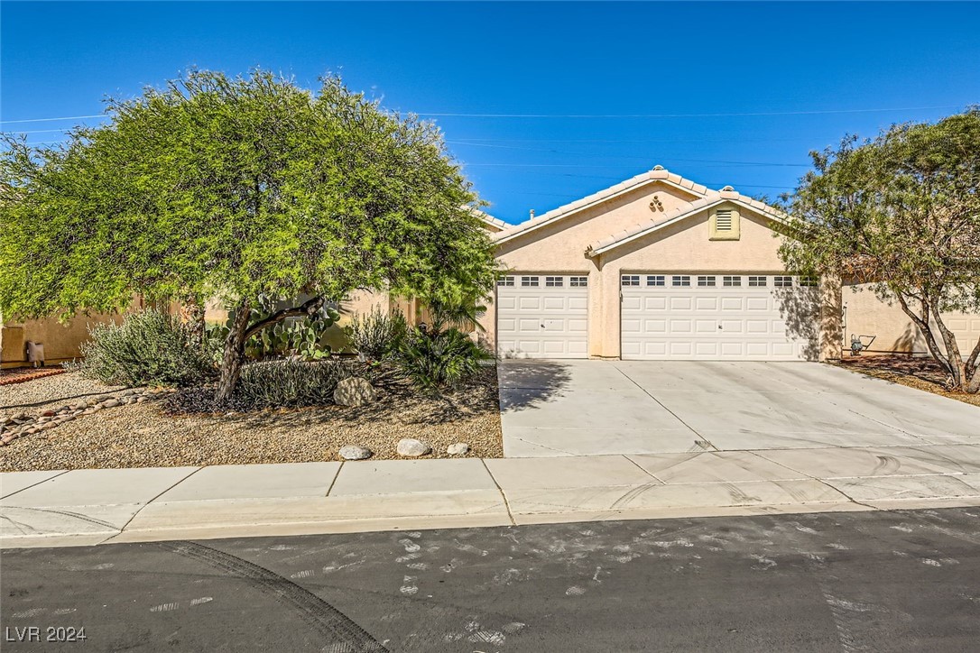 Double Oak St, North Las Vegas, NV 89031