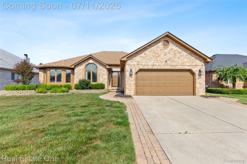 49294 Snowshoe Dr, Macomb, MI, 48044-1833 | Card Image