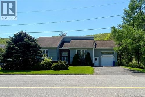 121 Leblond St, House with 4 bedrooms, 2 bathrooms and null parking in Edmundston NB | Card Image