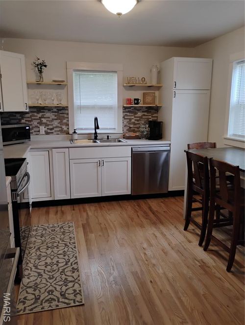 131 Sackett St, Licking, MO, 65542-9881 | Card Image