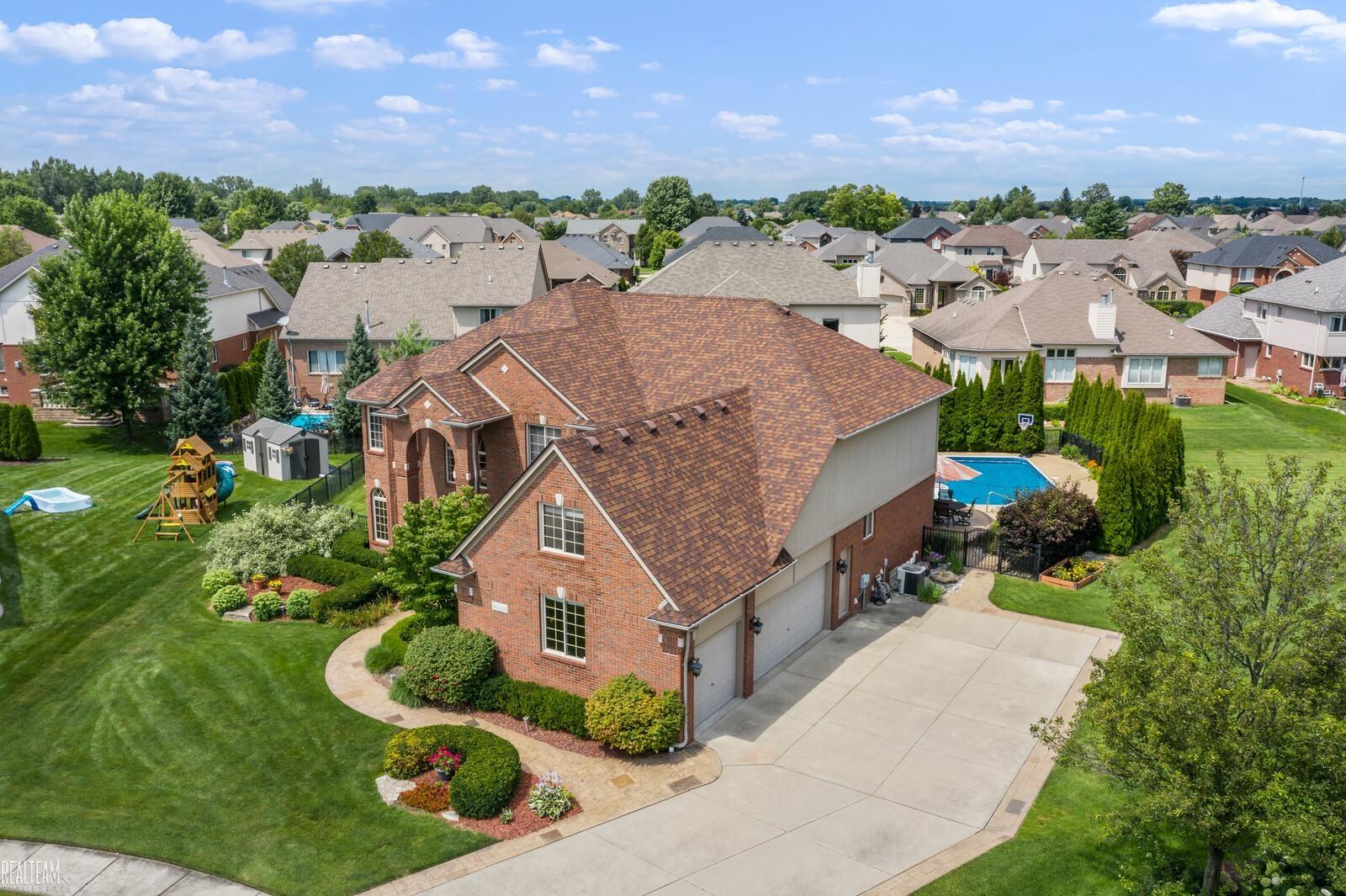 Evanston Ct, Macomb, MI 48044