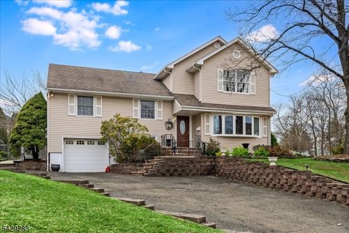 40 Catherine Ct, Cedar Grove, NJ, 07009-1946 | Card Image
