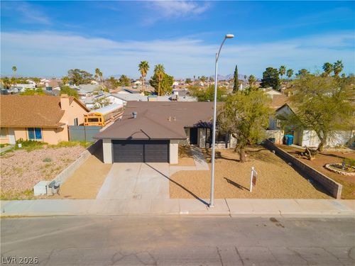 3512 Corona Del Mar Dr, Las Vegas, NV, 89108-4823 | Card Image