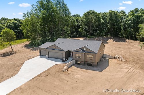 3551 Leaf Ln, Freeport, MI, 49325-9531 | Card Image