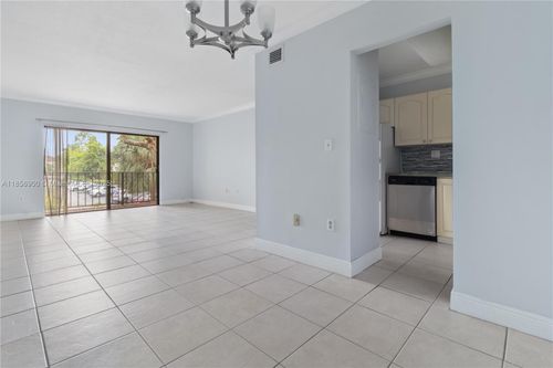 apt-b208-10413 N Kendall Dr, Miami, FL, 33176-1565 | Card Image