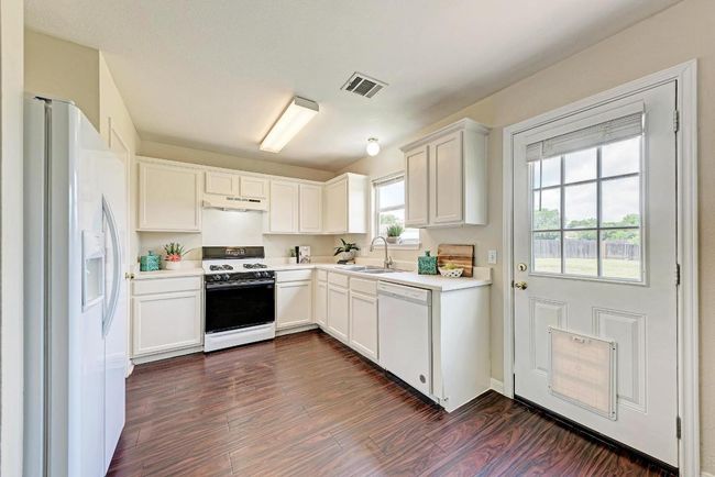 Kitchen | Image 11