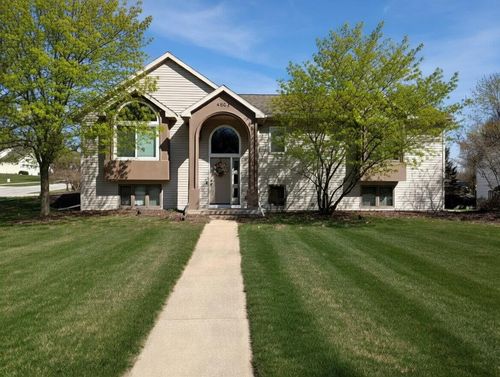 4503 Shiloh Pines Pines Se, Kentwood, MI, 49546 | Card Image