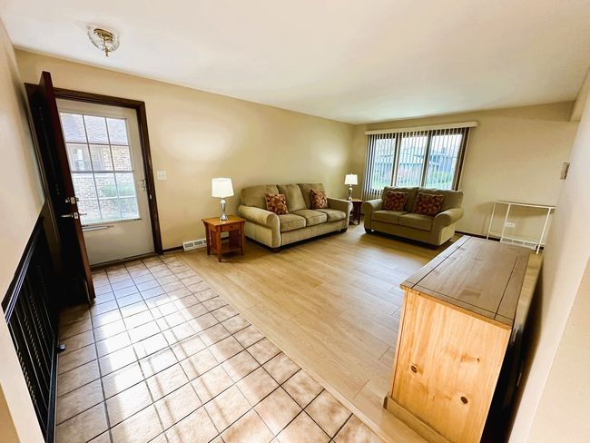 6941 W 106 Th Pl, House other with 3 bedrooms, 2 bathrooms and 4 parking in Worth IL | Image 7