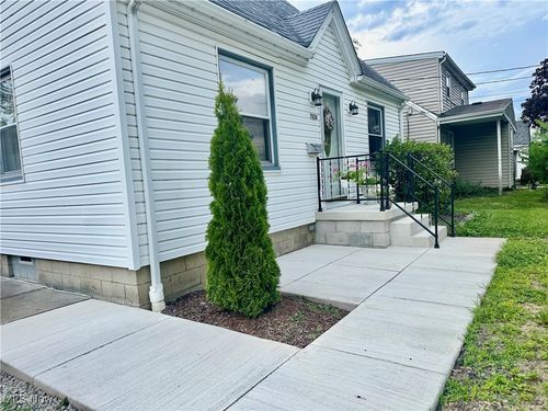 7038 Southern Blvd, Youngstown, OH, 44512-4636 | Card Image