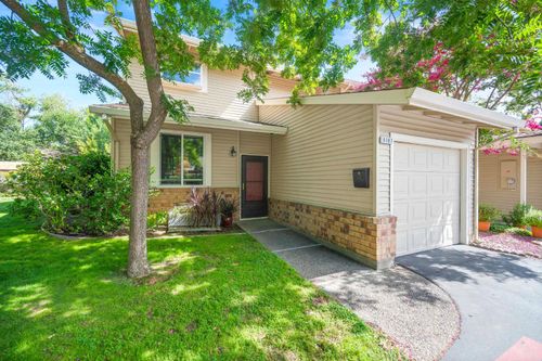 8107 La Riviera Dr, Sacramento, CA, 95826-1604 | Card Image
