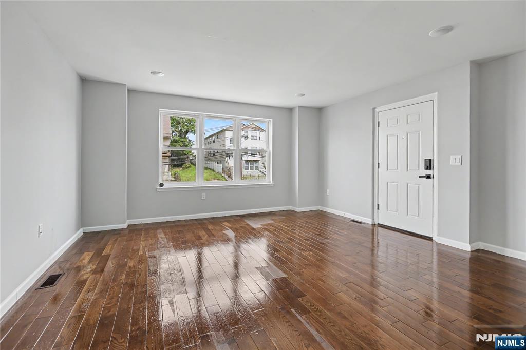 Residential Lease in Newark 4