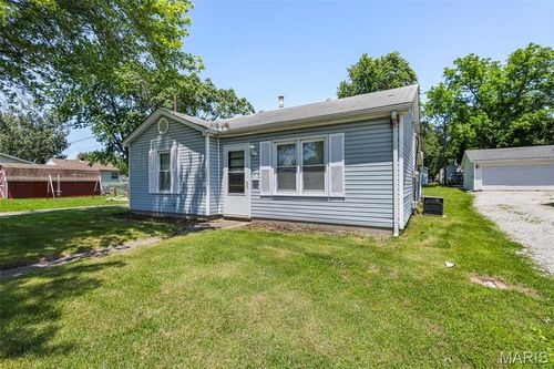 823 Tennyson Ave, Wood River, IL, 62095-2350 | Card Image