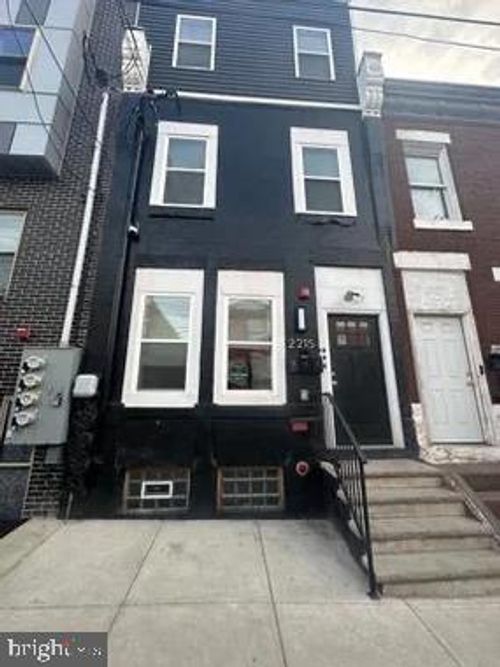 2215 N 10th St, PHILADELPHIA, PA, 19133-1511 | Card Image