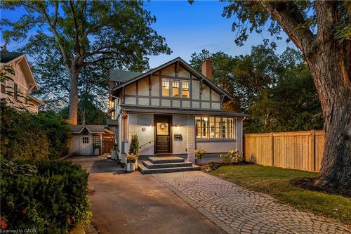 139 Allan St, Oakville, ON, L6J3N6 | Card Image