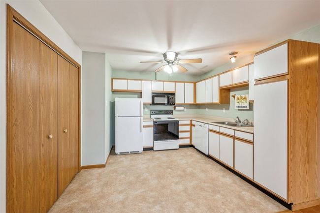 APT-2 - 4611 1 St Ave Sw, Condo with 2 bedrooms, 1 bathrooms and null parking in Cedar Rapids IA | Image 5