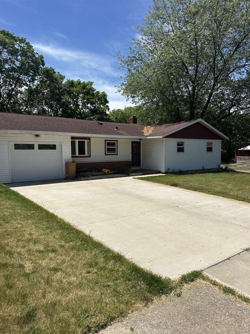 2913 Harriman Ln, Madison, WI, 53713-2233 | Card Image