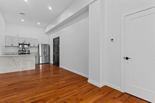 401-280 Essex St, Lawrence, MA, 01840-1516 | Card Image