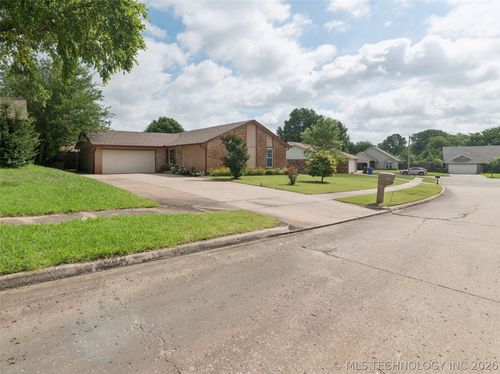 1104 Birmingham St, Broken Arrow, OK, 74011-3037 | Card Image