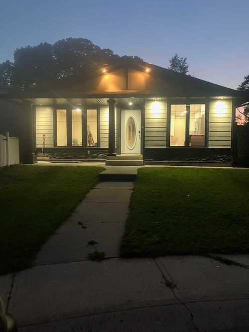 505 7 St Se, High River, AB, T1V1K8 | Card Image