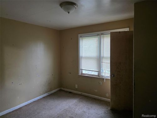 6300 Penrod St, Detroit, MI, 48228-3842 | Card Image