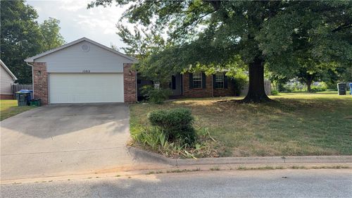 1582 N Stable Ave, Fayetteville, AR, 72703-1143 | Card Image