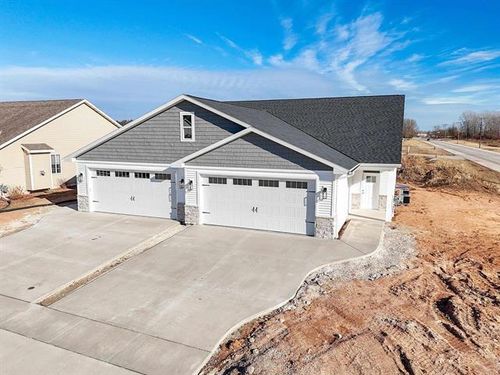 1901 Hidden Hollow Ln, Manitowoc, WI, 54220-7166 | Card Image