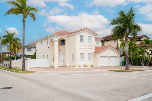 8891 Nw 178th Ln, Hialeah, FL, 33018-6511 | Card Image