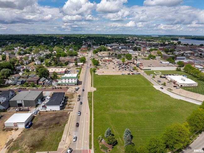 APT-1 - 1002 S 4 Th St, House other with 3 bedrooms, 3 bathrooms and null parking in Clinton IA | Image 11