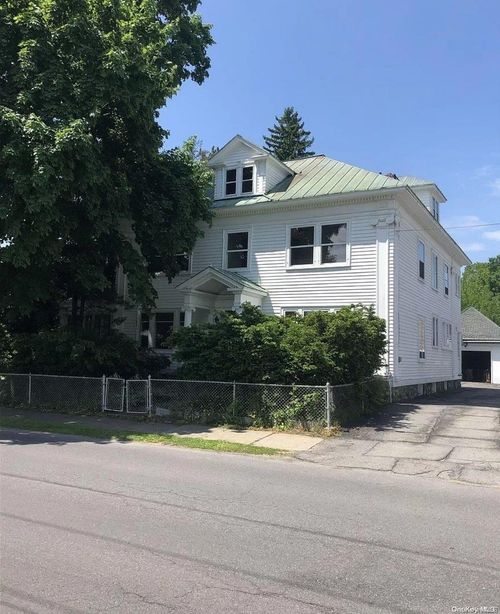 137 Bleecker St, Gloversville, NY, 12078-2316 | Card Image