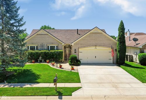 5943 Copeland Mills Dr, Indianapolis, IN, 46221-4533 | Card Image