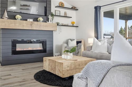 401 Lighthouse Dr, Dunnville, ON, N1A2W6 | Card Image