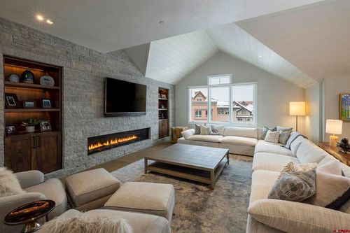 r7-670 Mountain Village Blvd, Mountain Village, CO, 81435-9563 | Card Image
