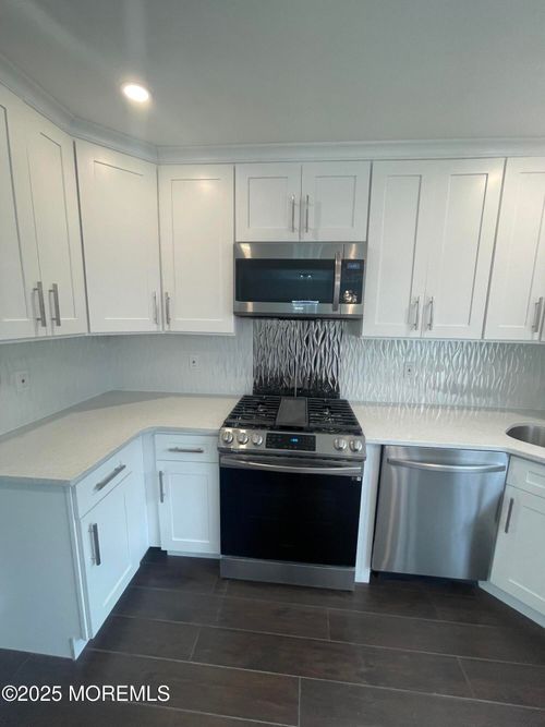 17 Lone Star Ln, Manalapan, NJ, 07726-3877 | Card Image