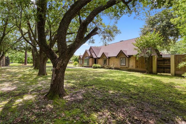 8220 Wateka Cir, House other with 4 bedrooms, 3 bathrooms and null parking in Houston TX | Image 30