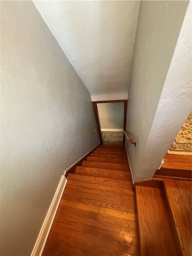 stairs to second floor | Image 22