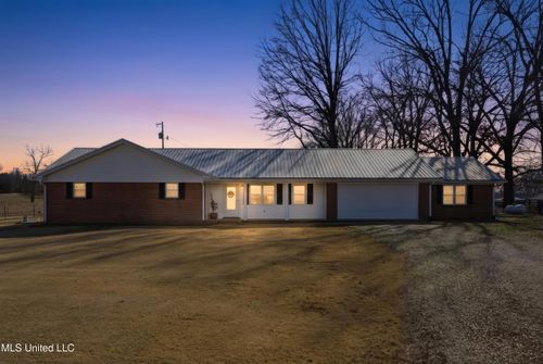 3000 Looxahoma Tyro Rd, Senatobia, MS, 38668-5452 | Card Image