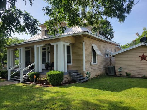 706 W Wrights Ave, Comanche, TX, 76442-1531 | Card Image