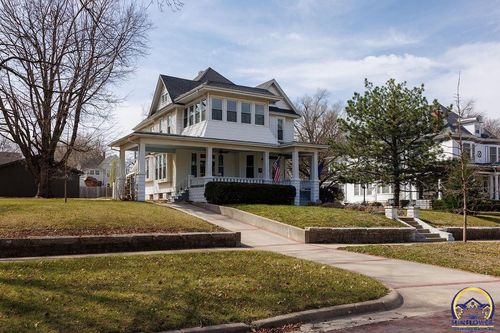 719 Wisconsin Ave, Holton, KS, 66436-8504 | Card Image