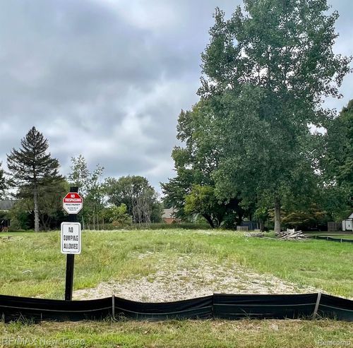 933 N Wixom Rd, Wixom, MI, 48393-1737 | Card Image