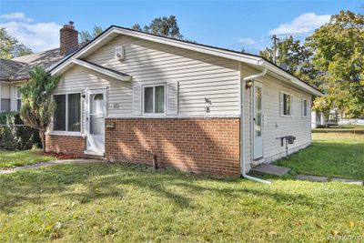 172 Earlmoor Boulevard, Home with 3 bedrooms, 1 bathrooms and null parking in Pontiac MI | Image 2